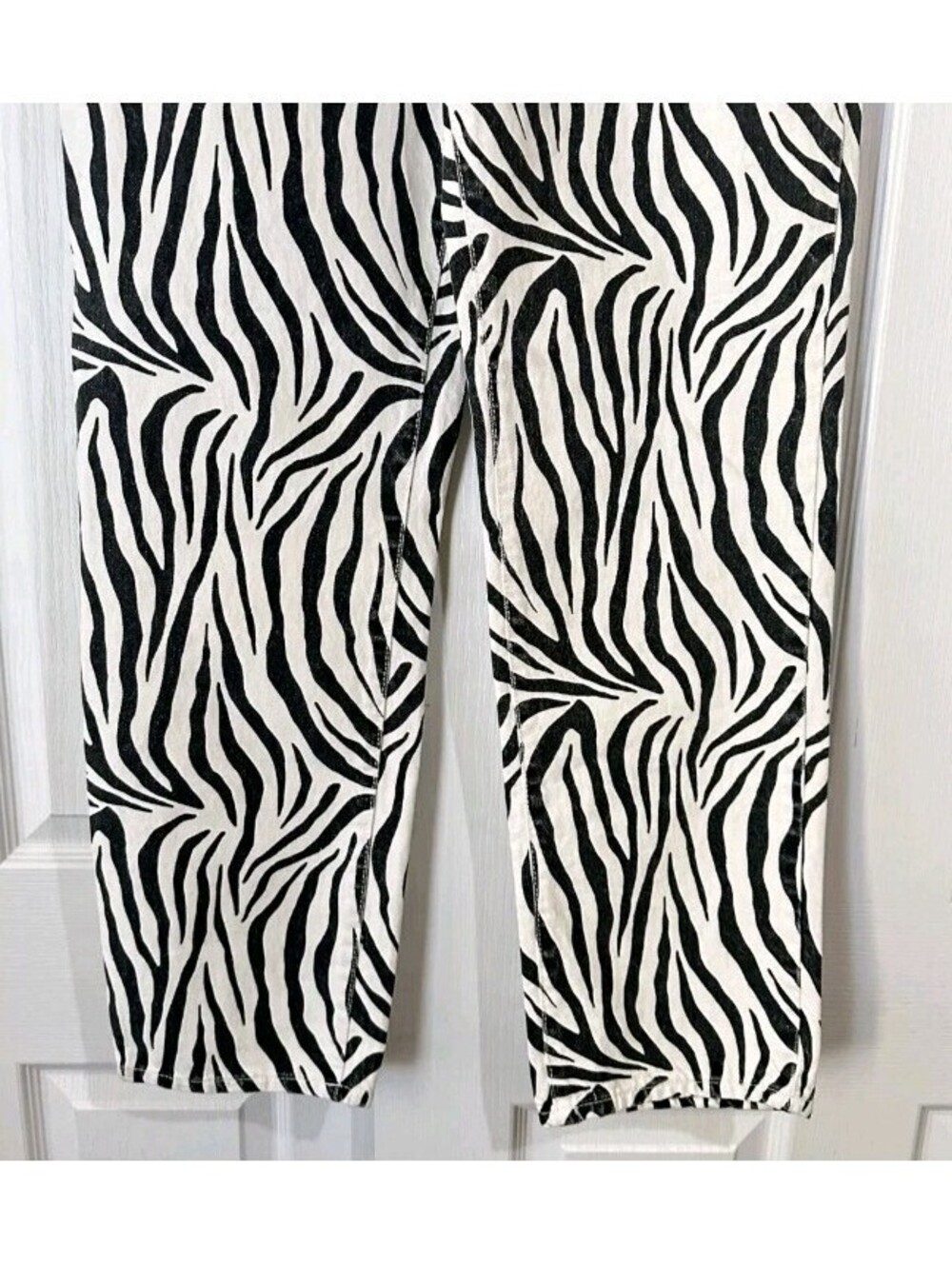 New Zara Zebra Print Black White High Rise Straight Jeans Size 2 6147/058 - Picture 4 of 5